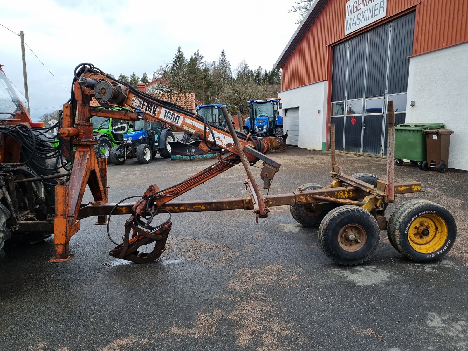 Skogsvagn med kran FMV 1600