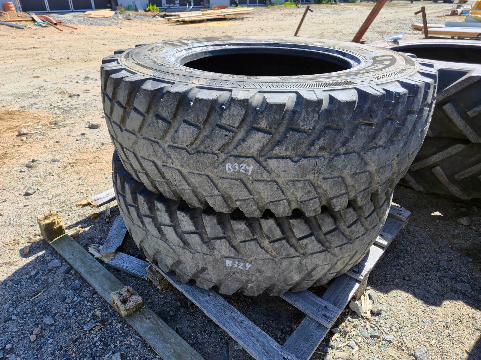 Däck Nokian 360-80 R24