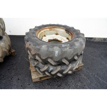 Däck på fälg 13,6-28 Michelin 30% 