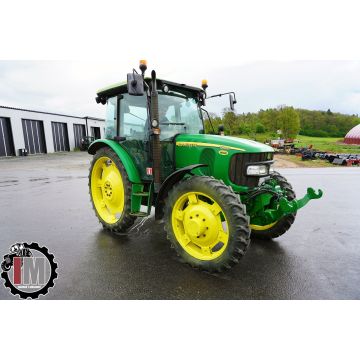 John Deere 5820