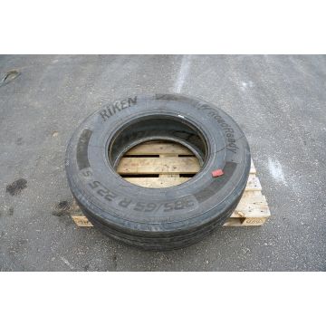 Däck 385/65R22,5 med hål