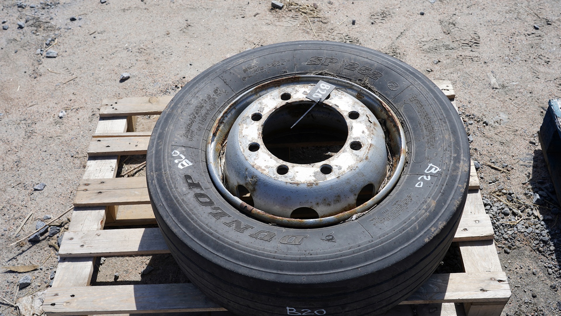 Däck Dunlop 265/70R 19,5 25%