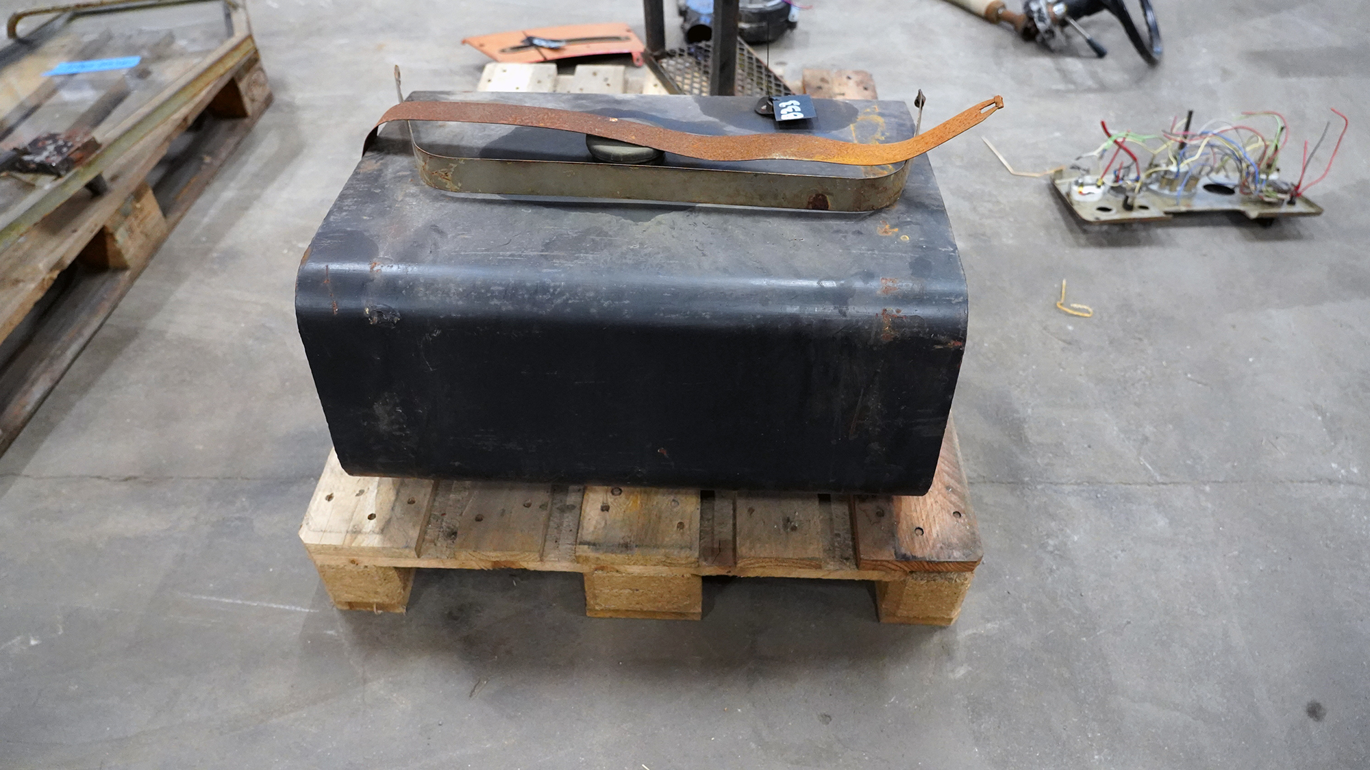 Zetor Crystal 8011 Bränsletank