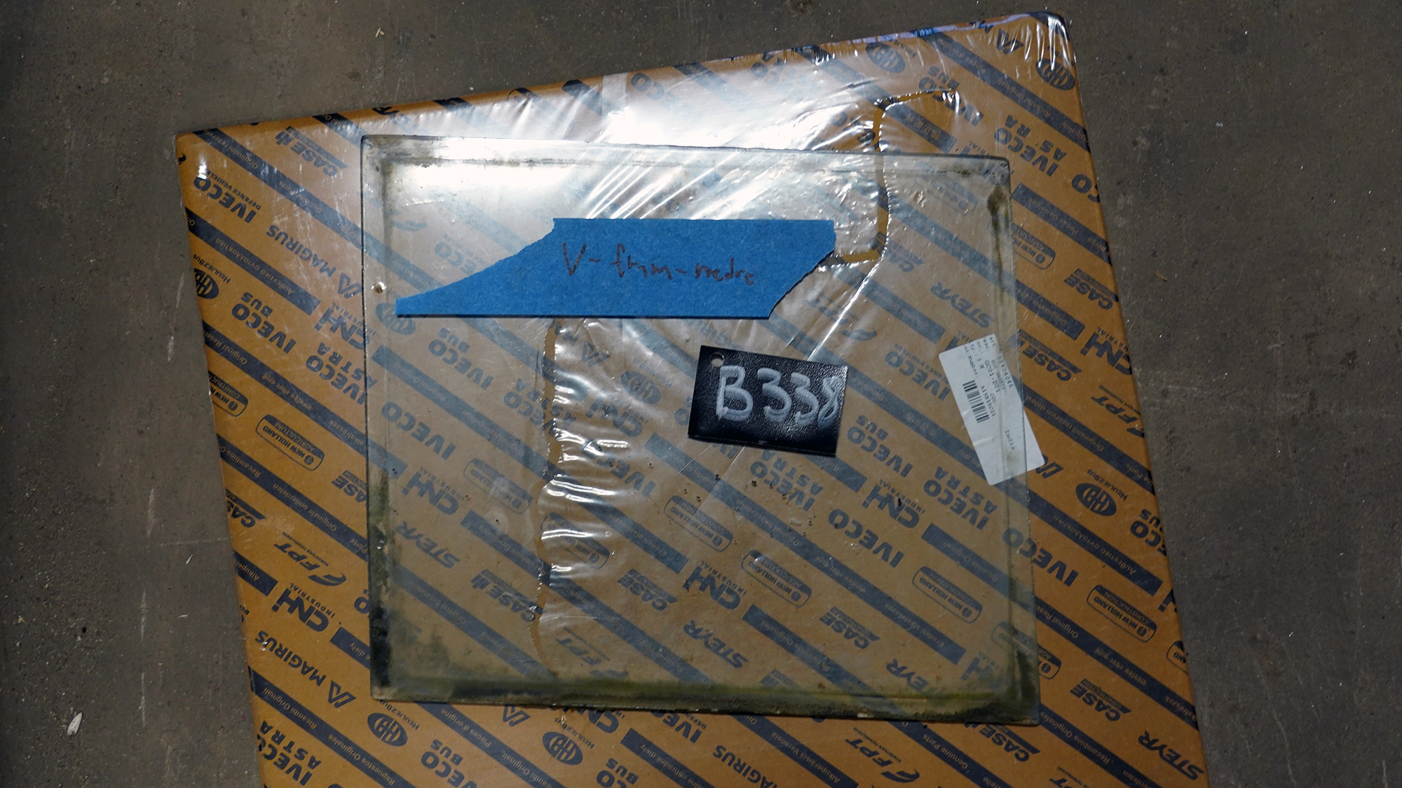 Zetor Crystal 8011 Vänster framruta nedre