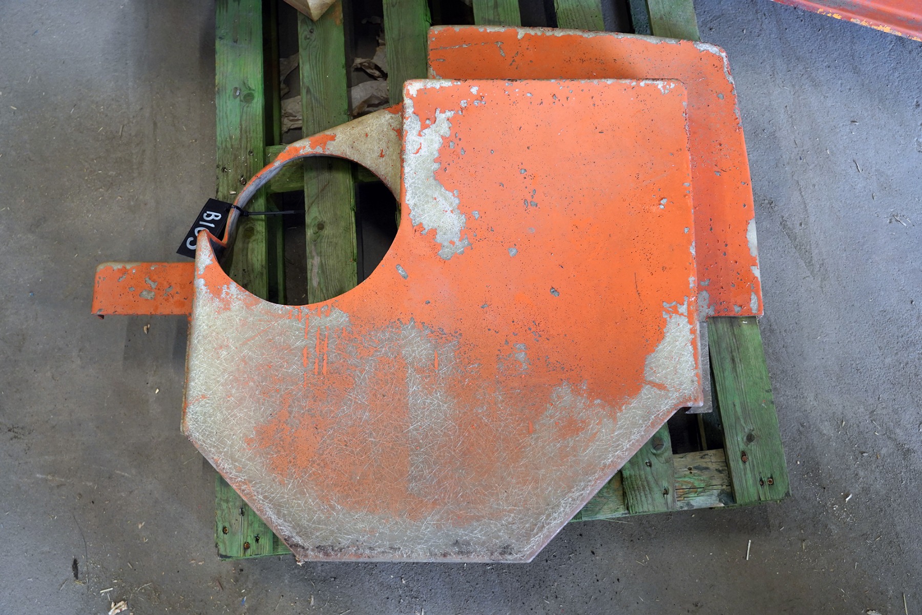 Atila 1302D underredesskydd med hål