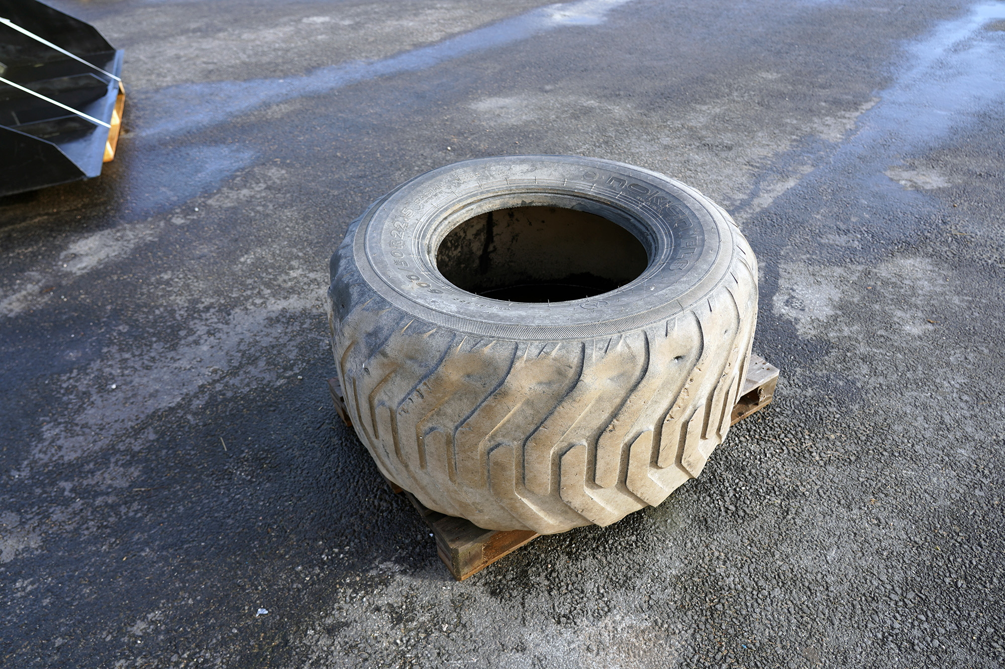 Däck 600/50-22,5 slitet