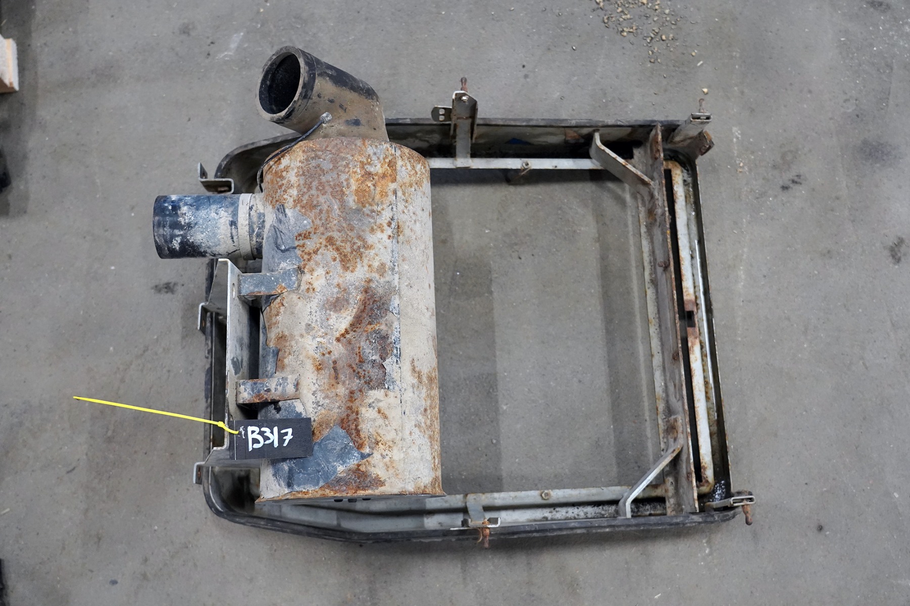 Ram till grill/framsida med ljuddämpare MF 3080