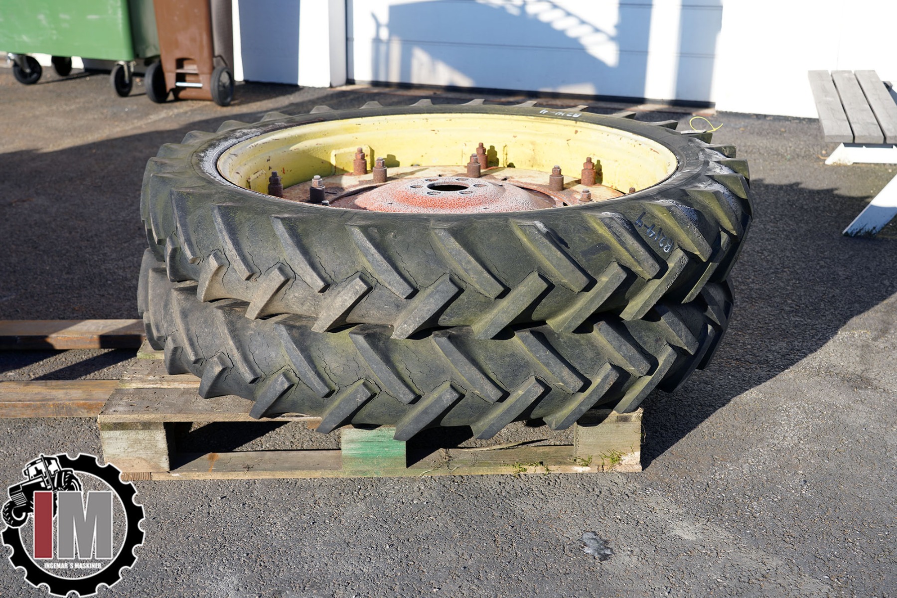 Däck Michelin 9.5-44 pris/st	