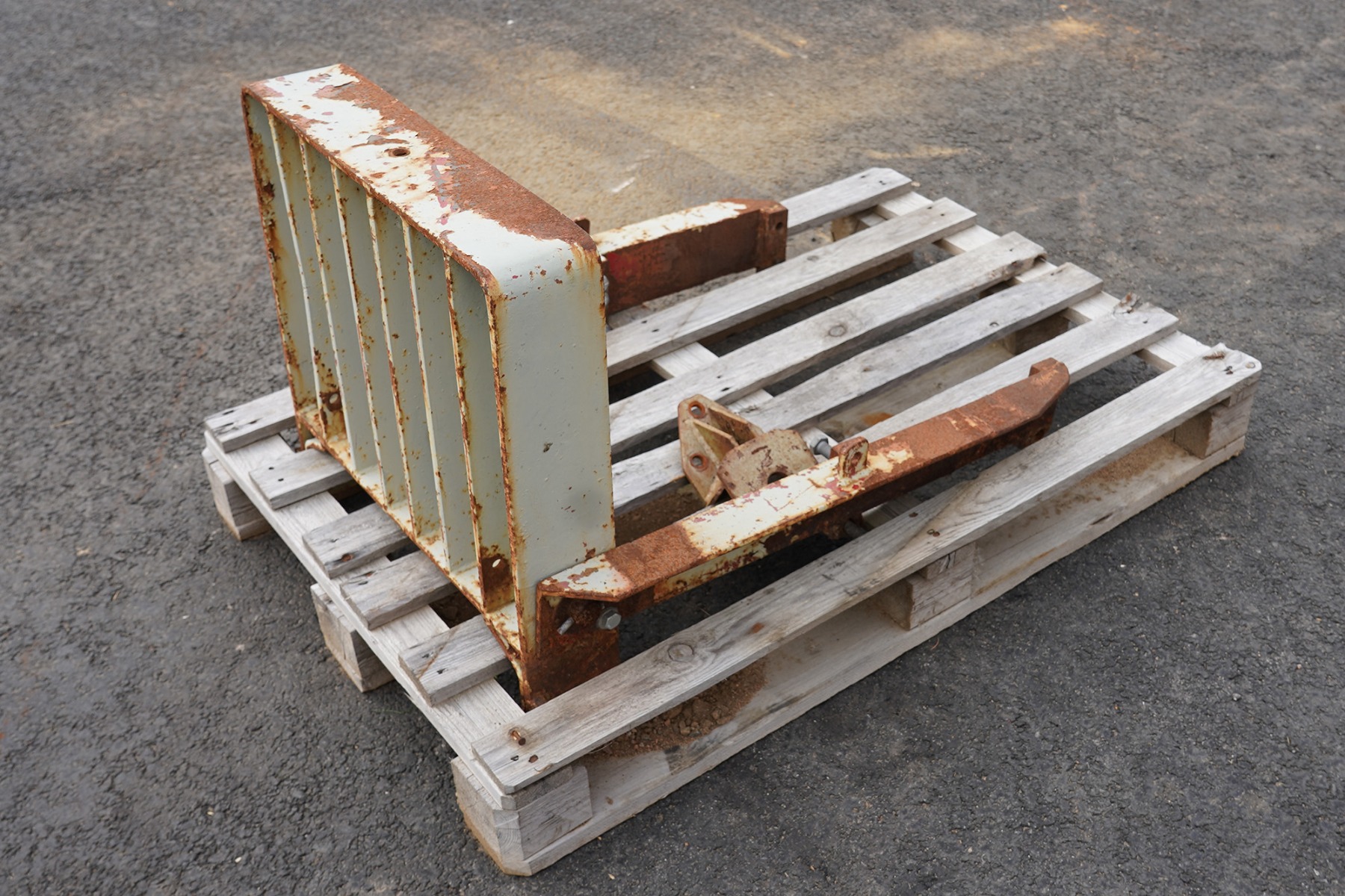 FRONTSKYDD TILL ZETOR 7045