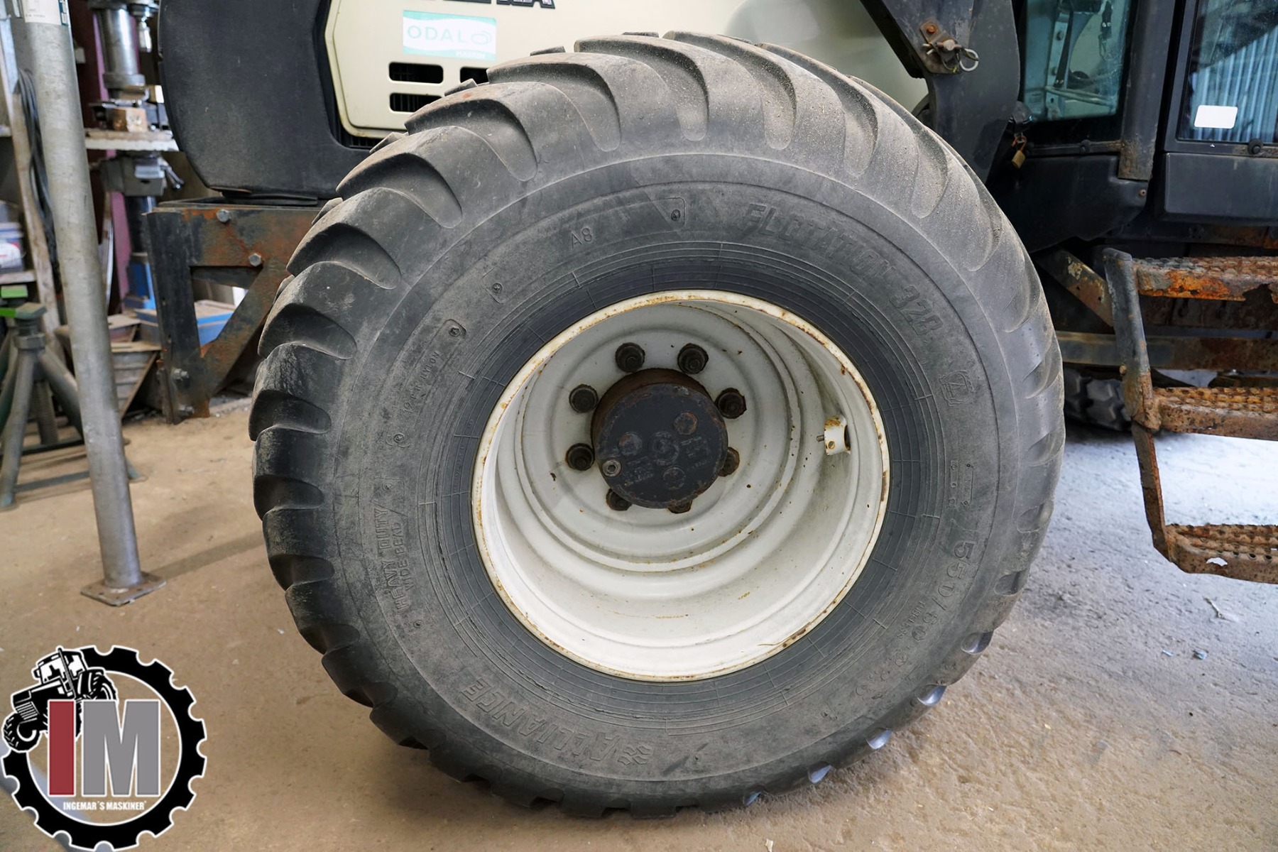 Framdäck 550/60-22,5 ink fälg pris/st