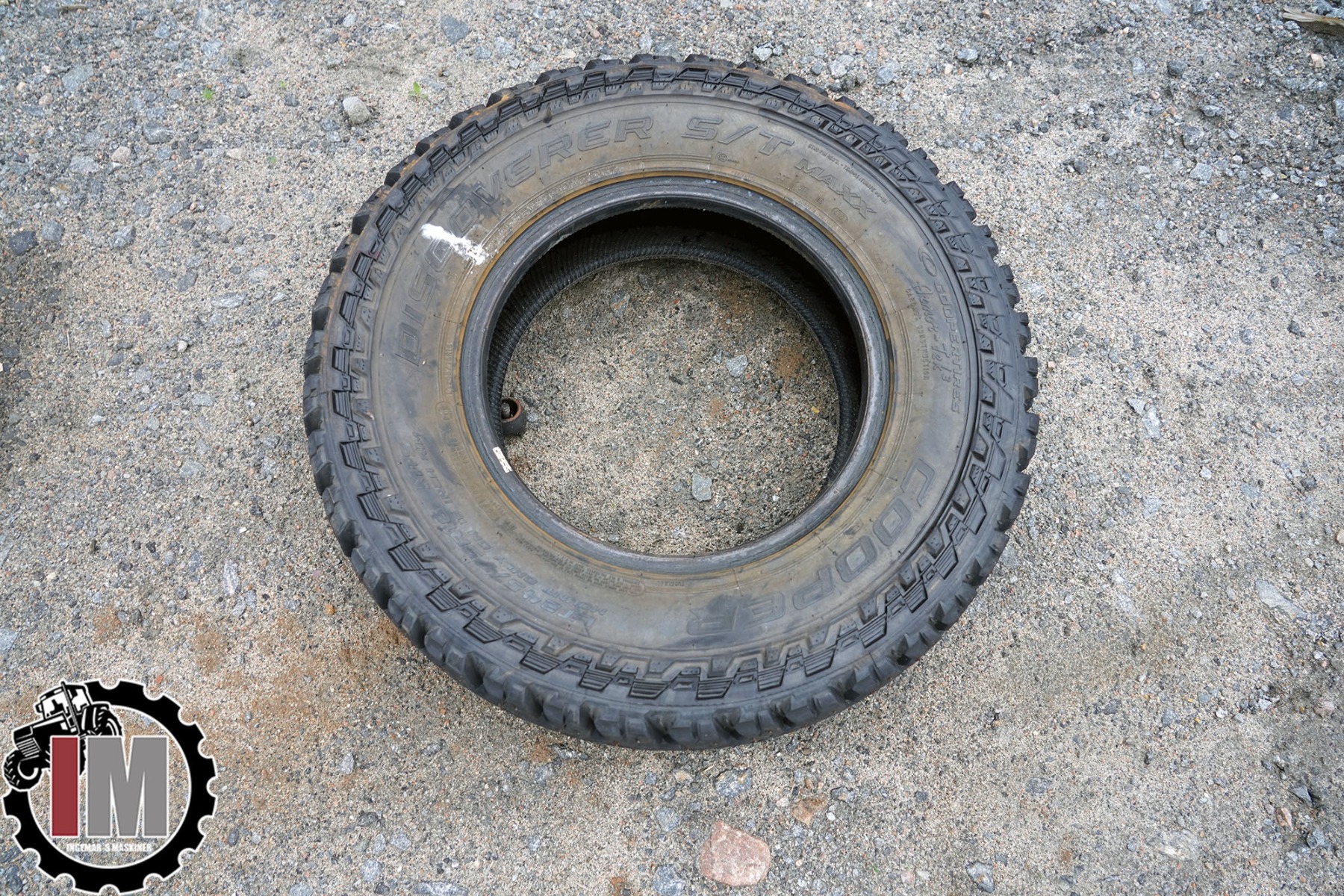 Däck 245/75-16 Cooper dubbade.	