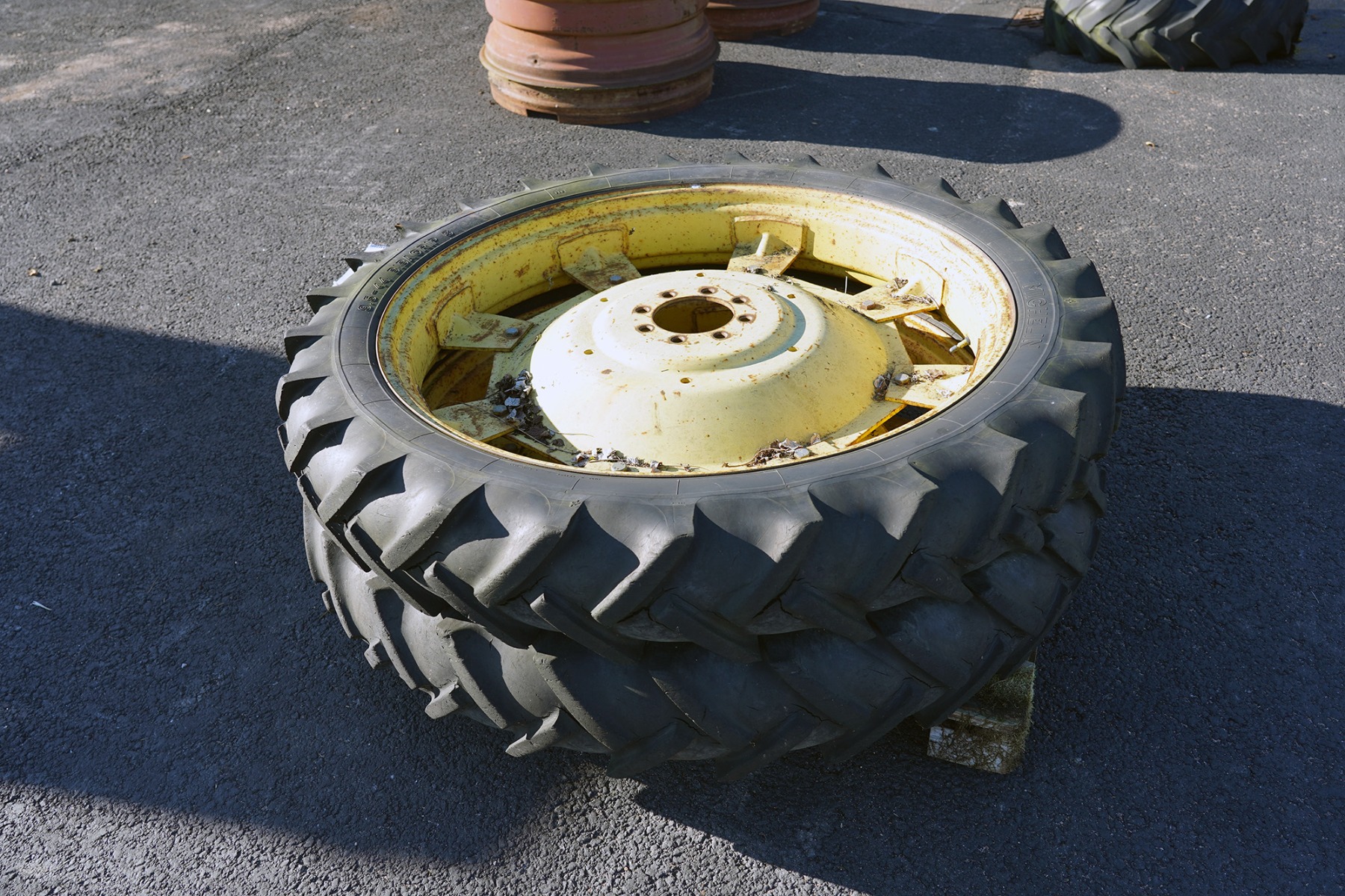 Hjul 9,5-44 RR8 Michelin pris/st