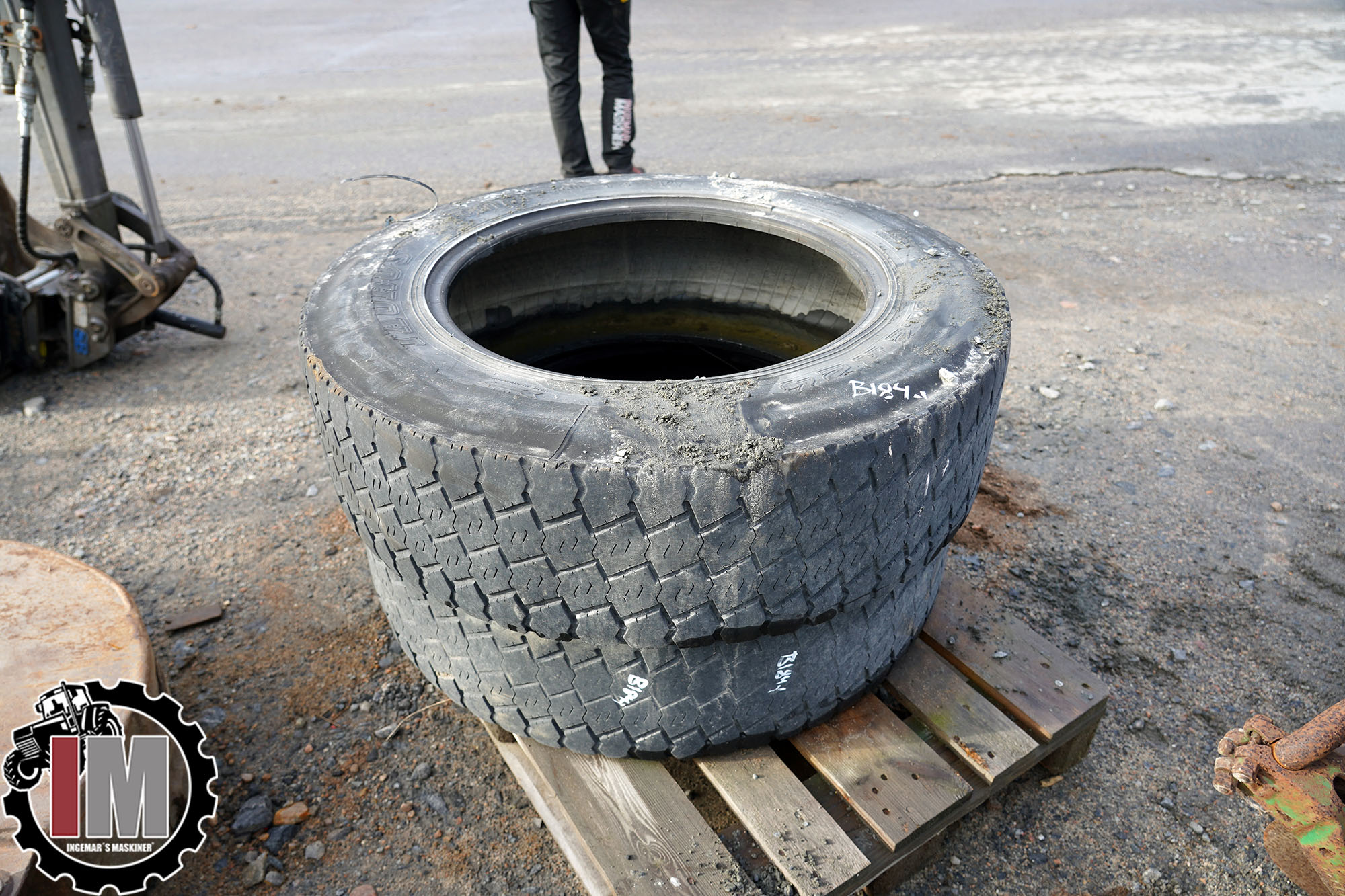 Däck 11,2 R24 pris/st	